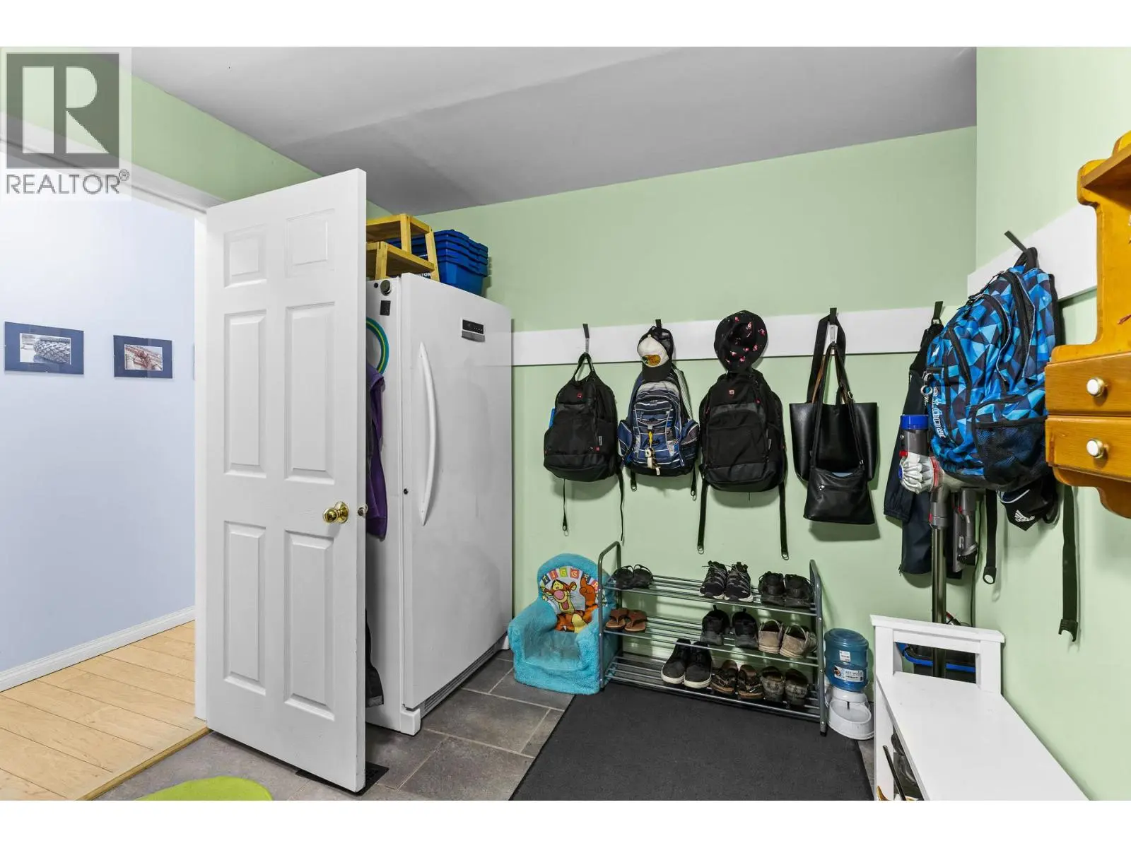 4015 Mahonia Drive. Kelowna, British Columbia