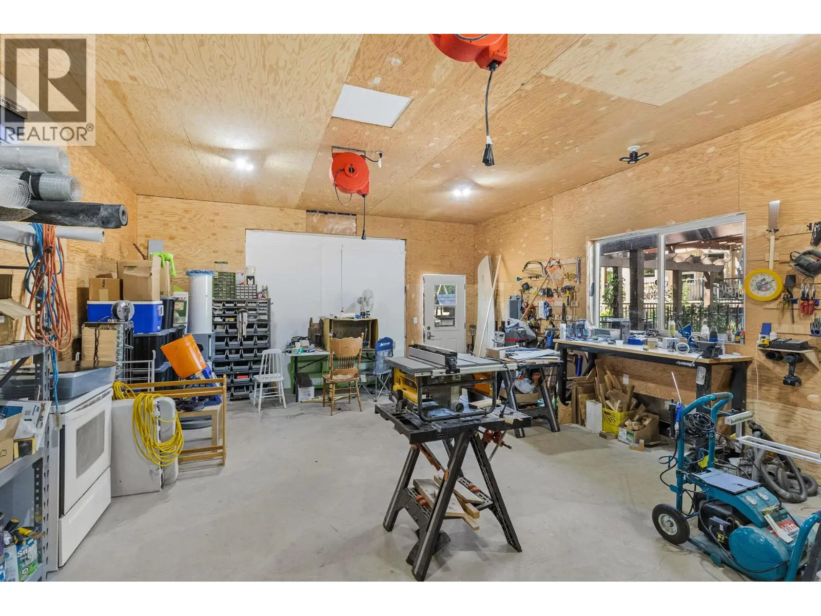 4015 Mahonia Drive. Kelowna, British Columbia