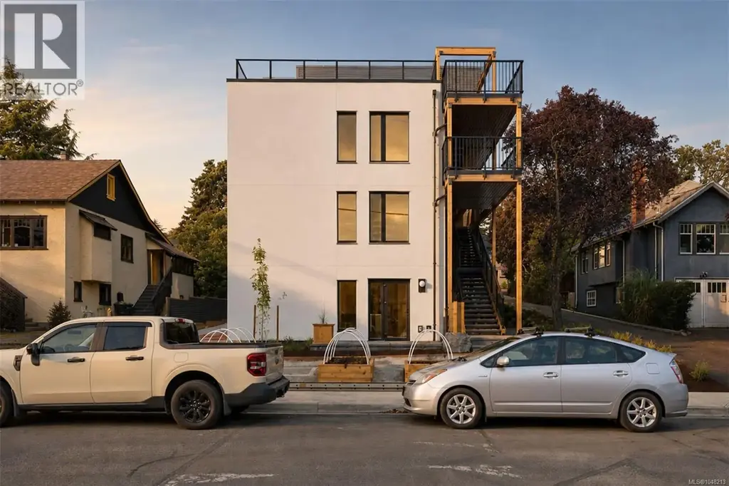 4 958 Wollaston St, Esquimalt