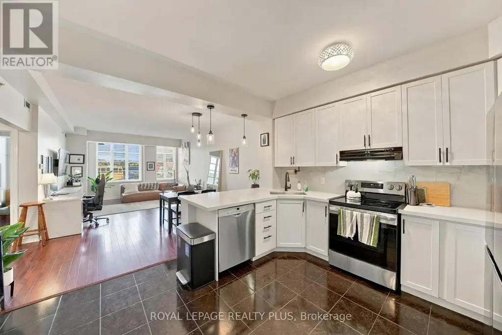 104 - 3531 Lake Shore Boulevard W, Toronto (Long Branch)