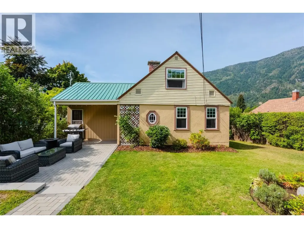 709 Fourth Street, Nelson