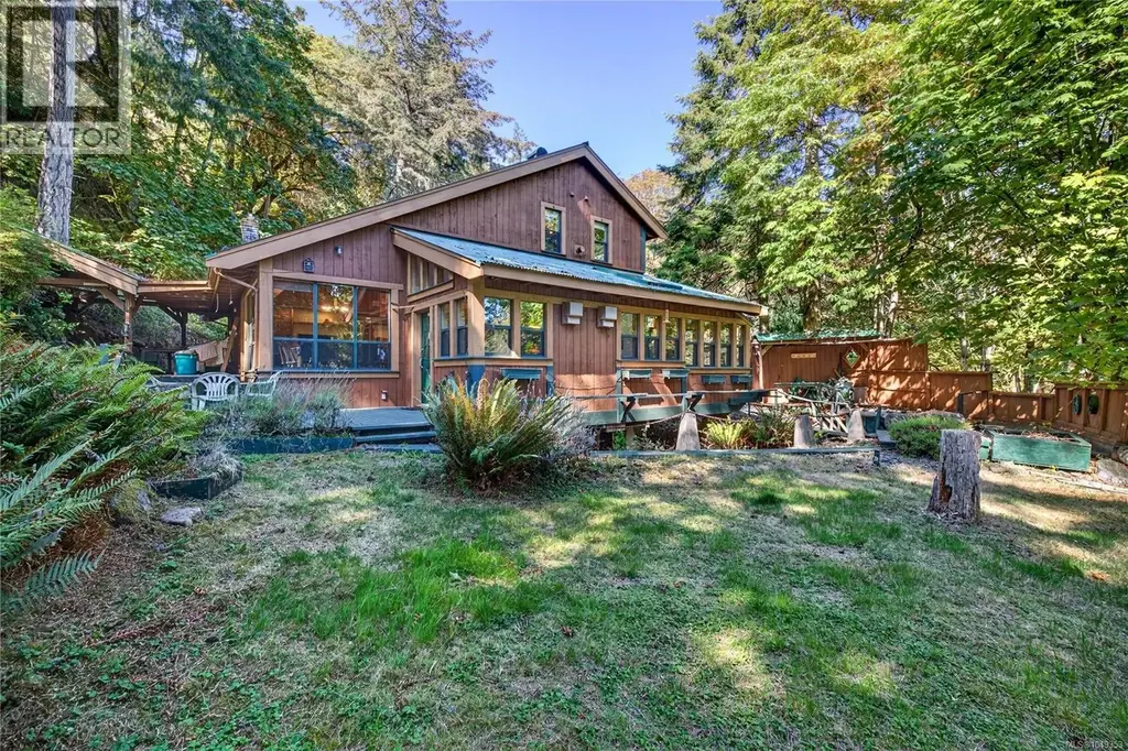 521 Beddis Rd, Salt Spring