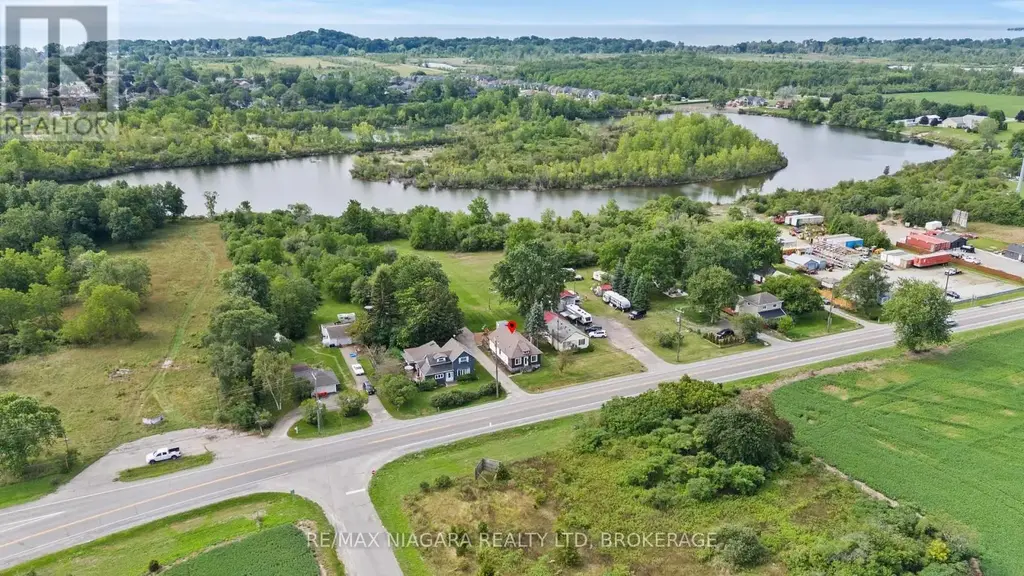 702 Main Street, Port Colborne (Sugarloaf)