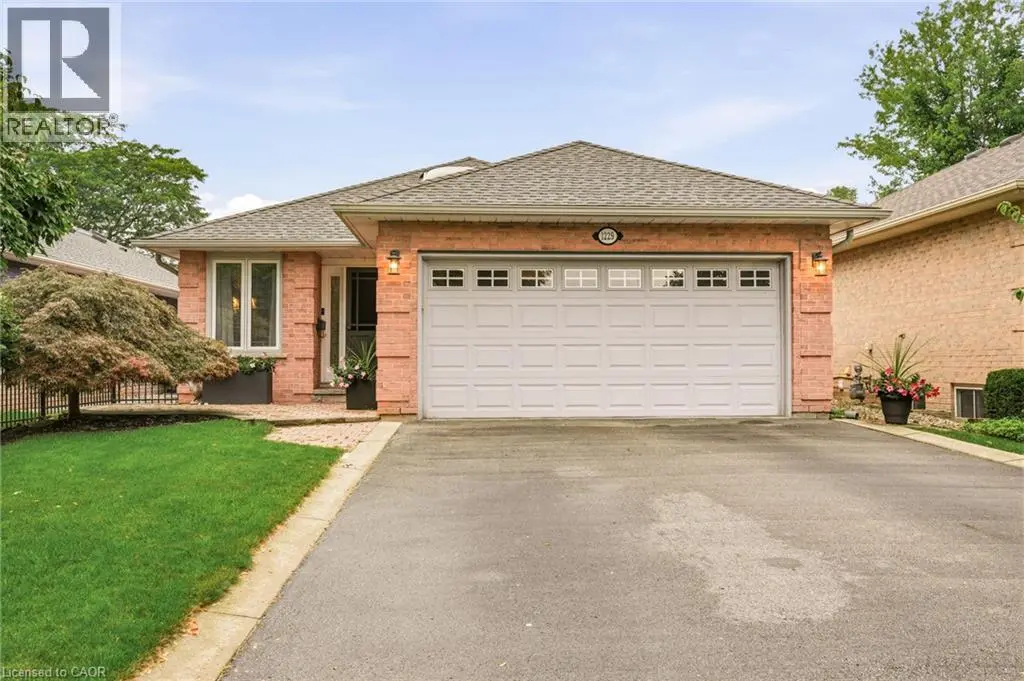 1229 Nathaniel Crescent, Burlington