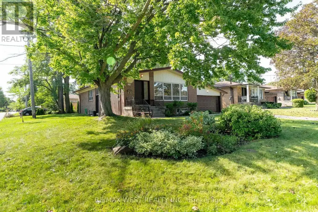 274 Maxwell Street, Toronto (Bathurst Manor)