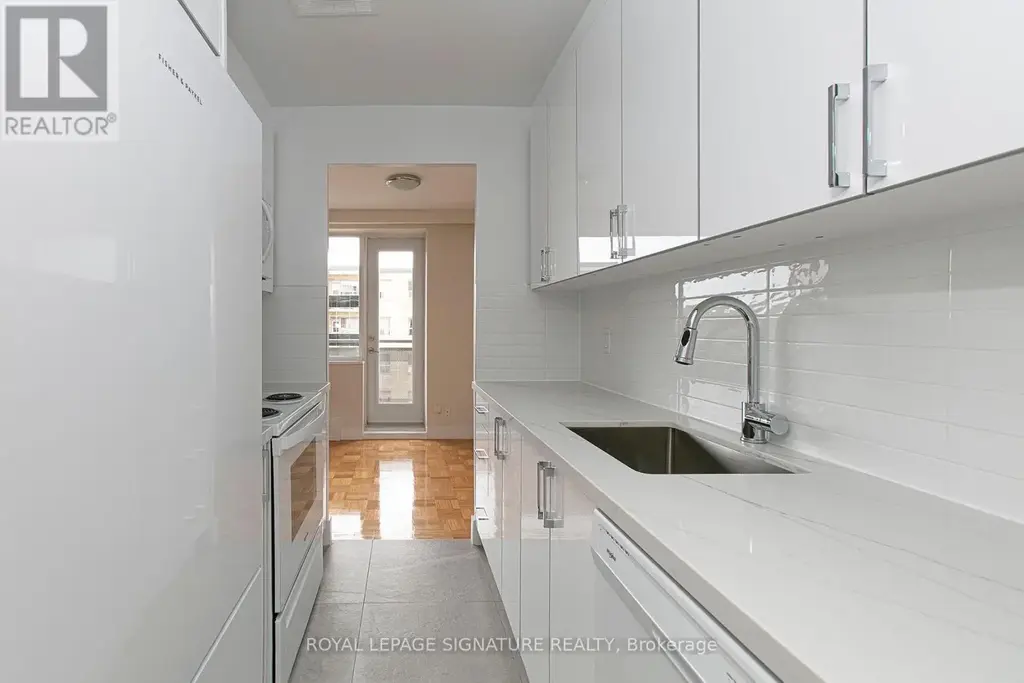 203 - 2 Grandstand Place, Toronto (Thorncliffe Park)