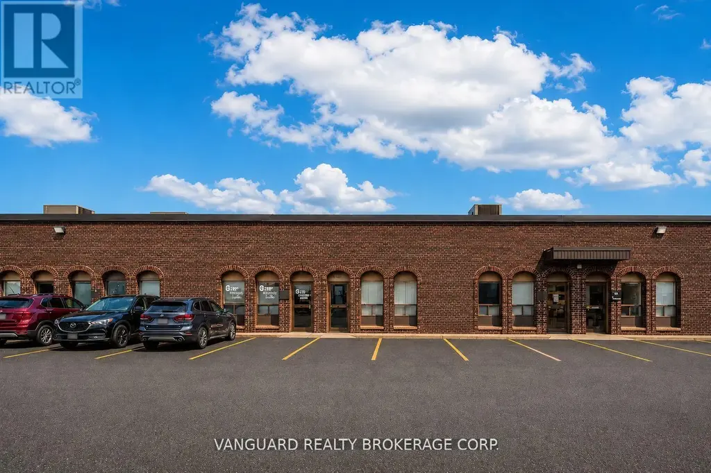 11 - 4480 Chesswood Drive, Toronto (York University Heights)
