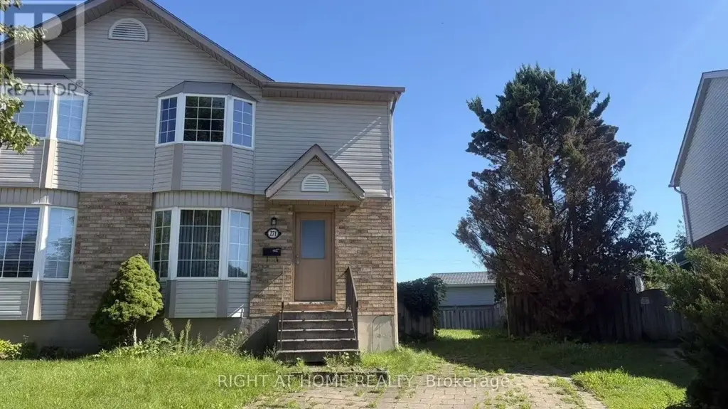 271 Fleming Drive, London East (East D)