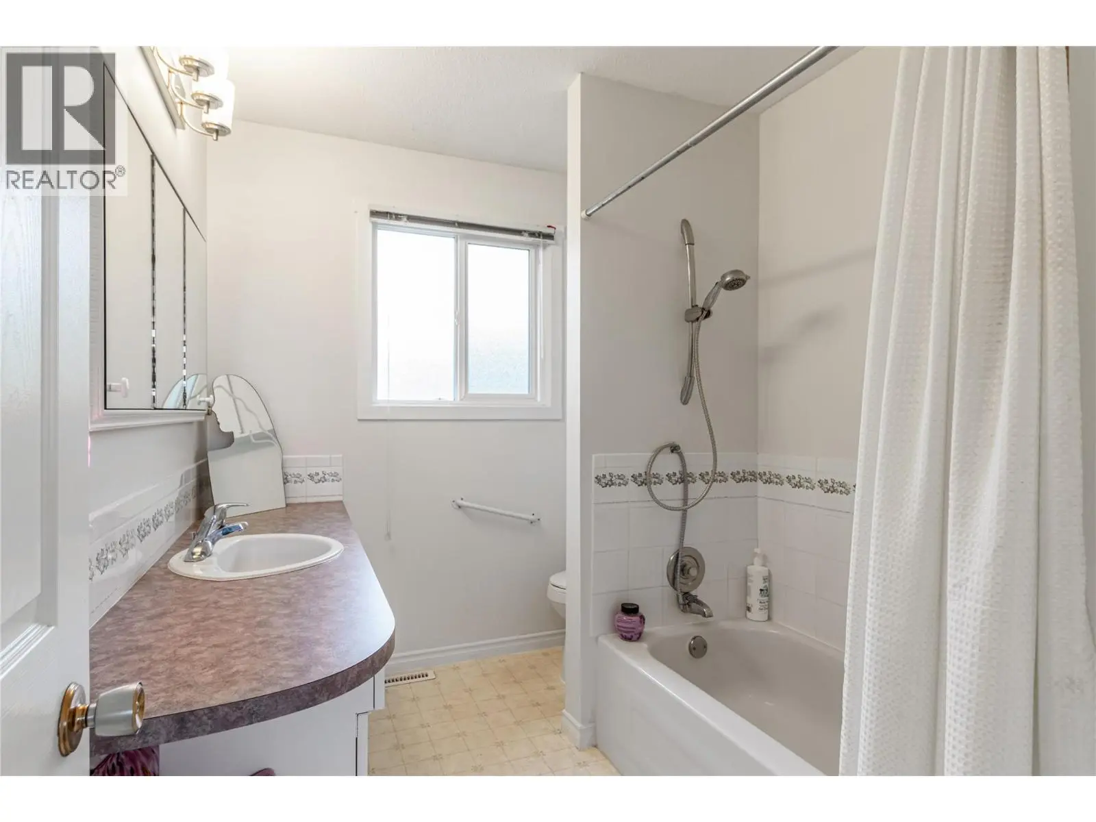 285 Dell Road. Kelowna, British Columbia