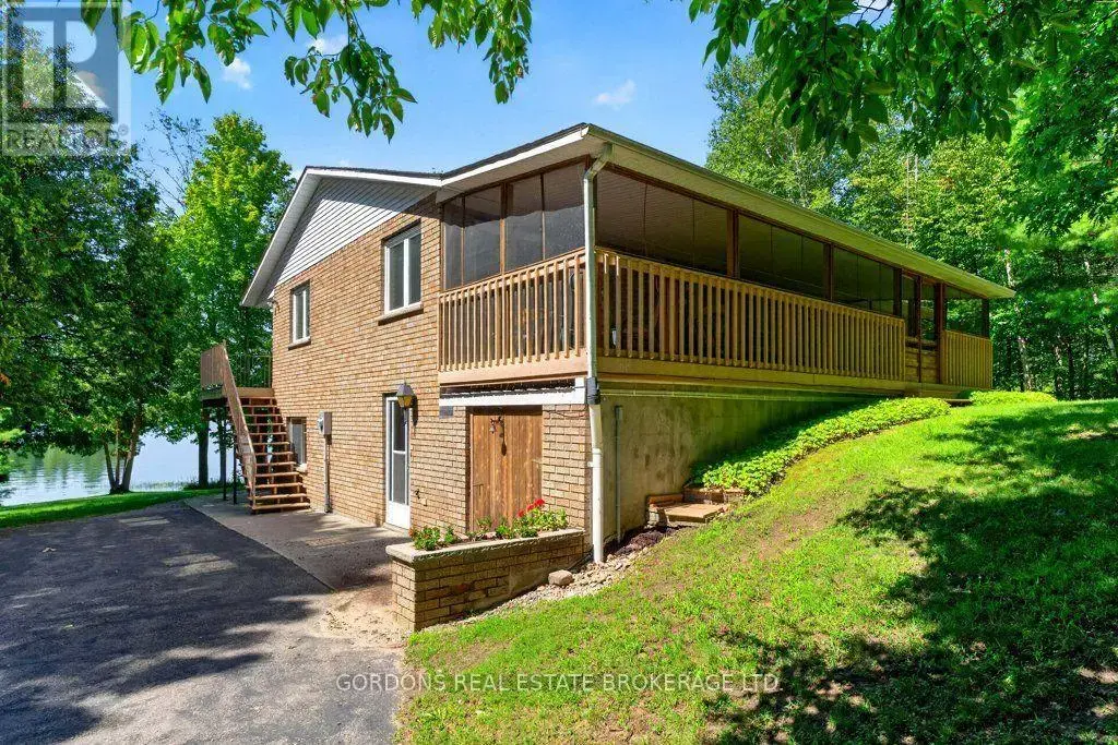 2950 R29, Rideau Lakes