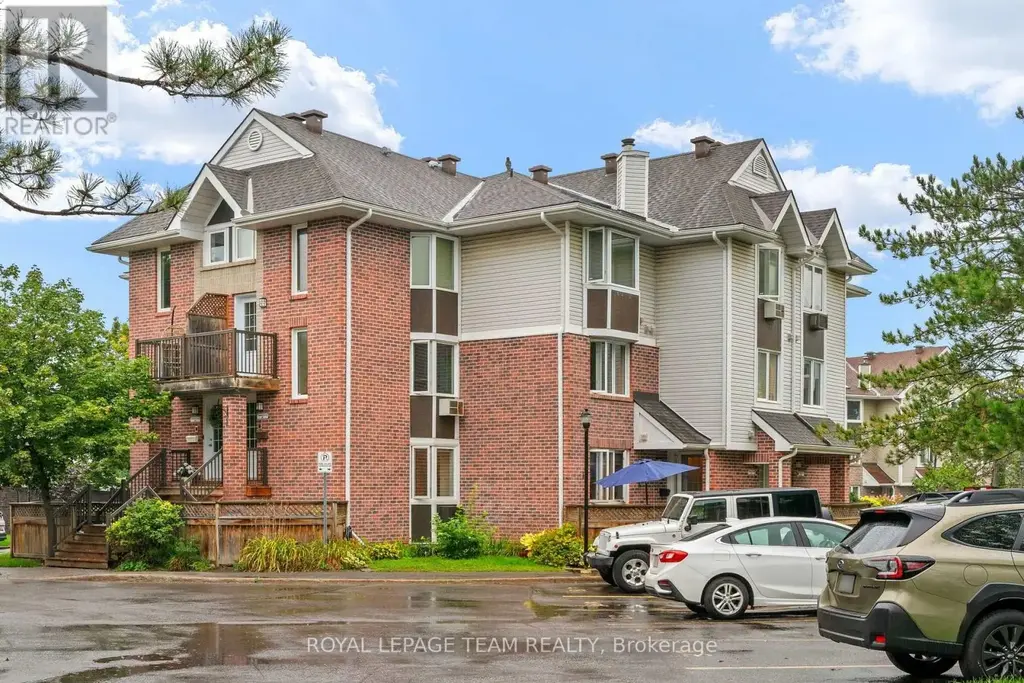 12 - 12-2 Stonebank Crescent, Ottawa