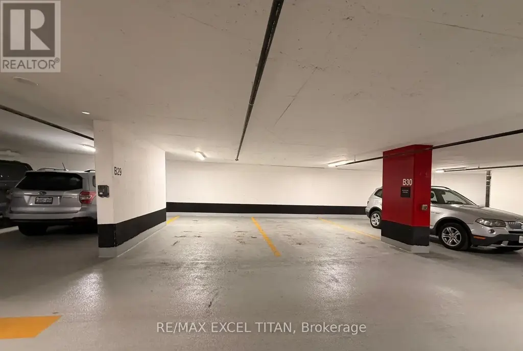 P2-b37 - 25 Neighbourhood Lane, Toronto (Stonegate-Queensway)