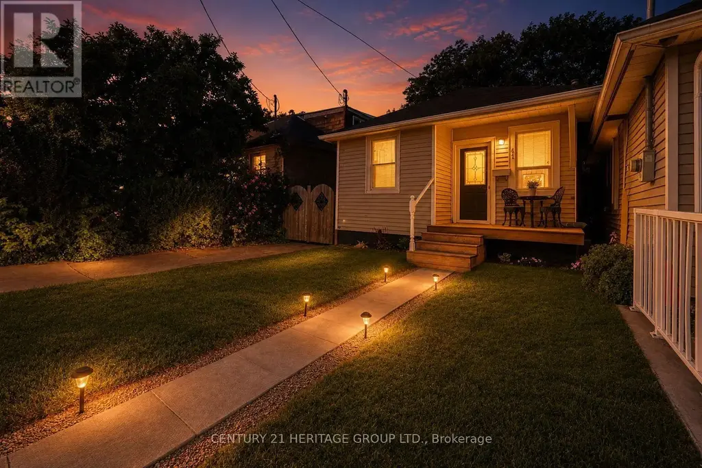 41 Biggar Avenue, Hamilton (North End)