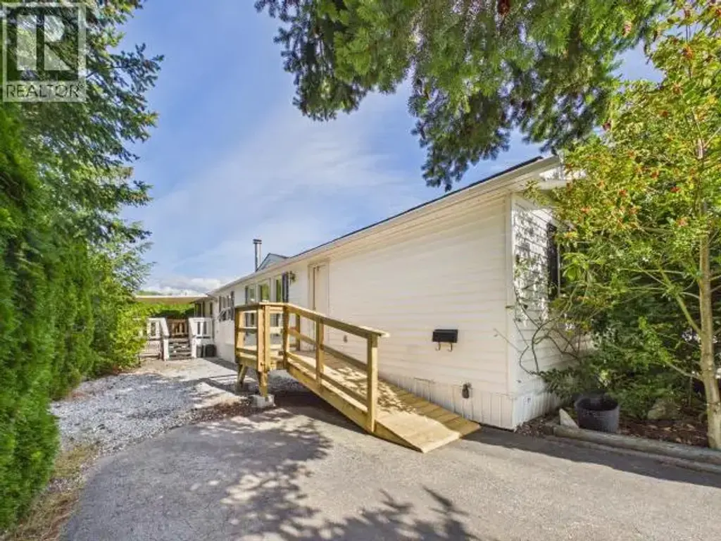 98-7624 Duncan Street, Powell River