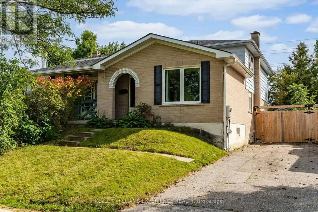 21 B College Crescent, Barrie (Grove East)