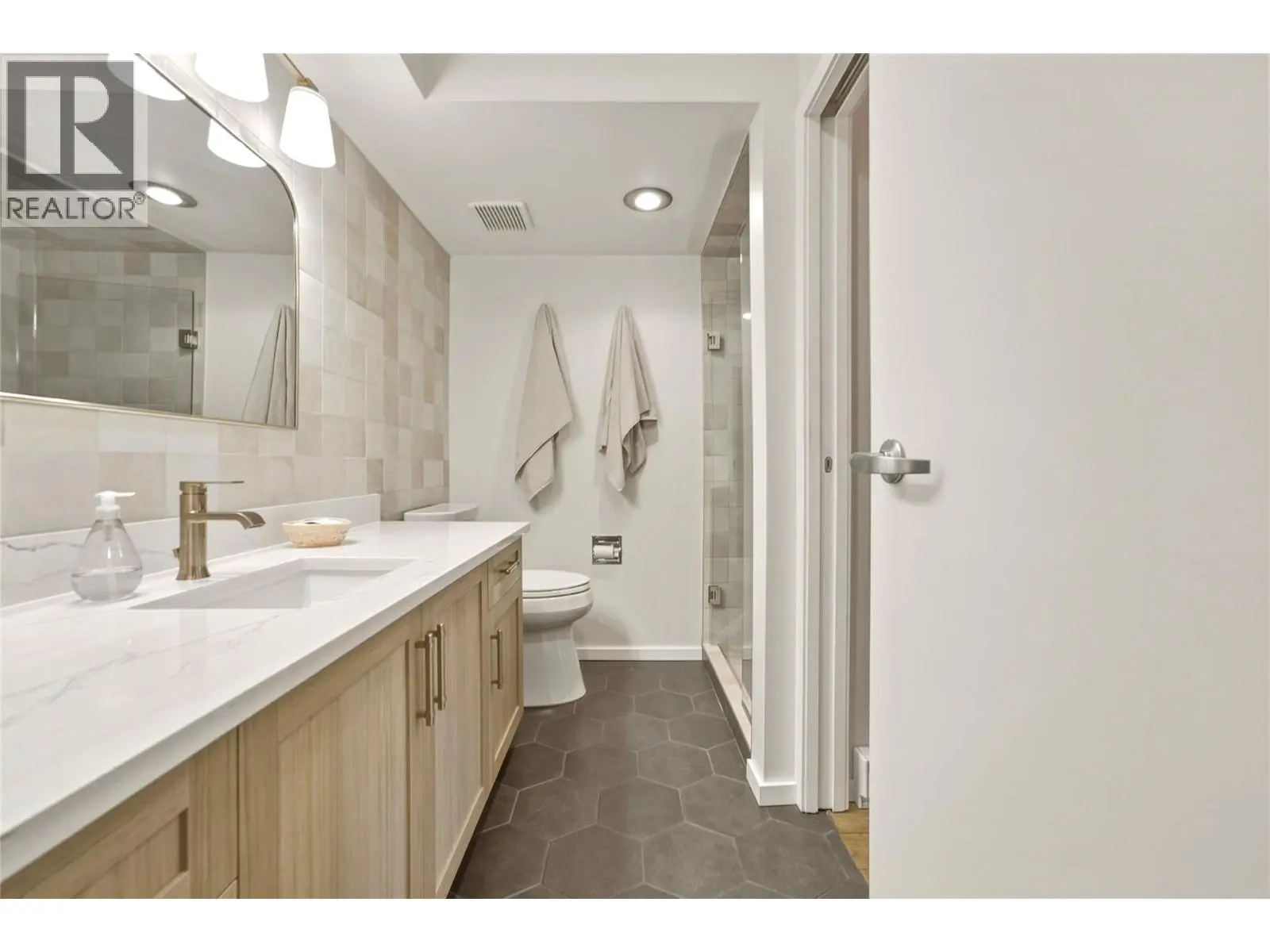 1934 Paly Road. Kelowna, British Columbia