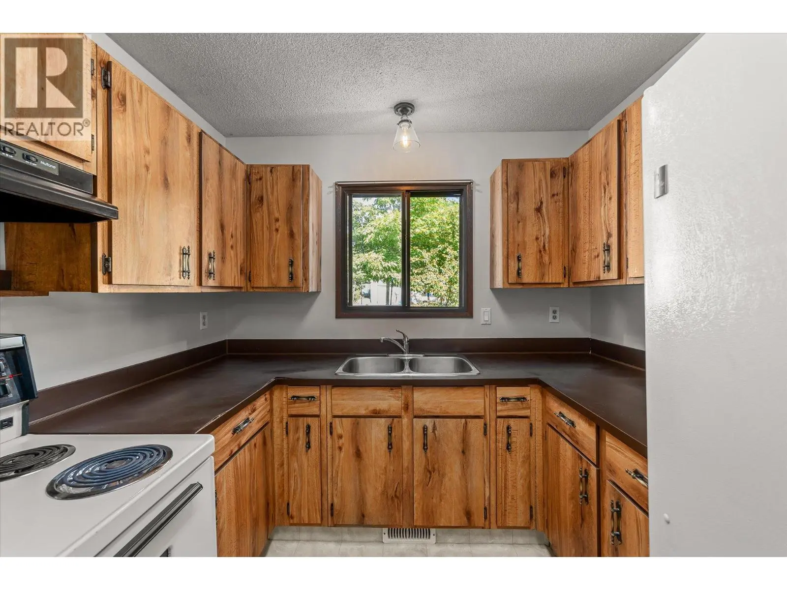 1485 Leaside Avenue. Kelowna, British Columbia