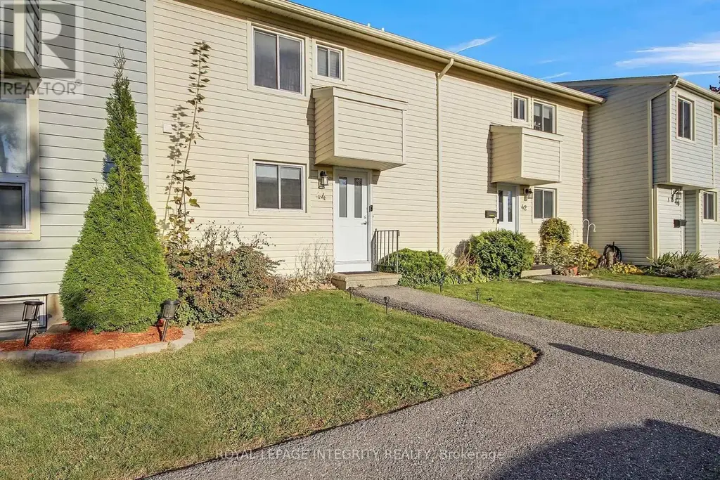 29 - 44 Thistledown Court, Ottawa