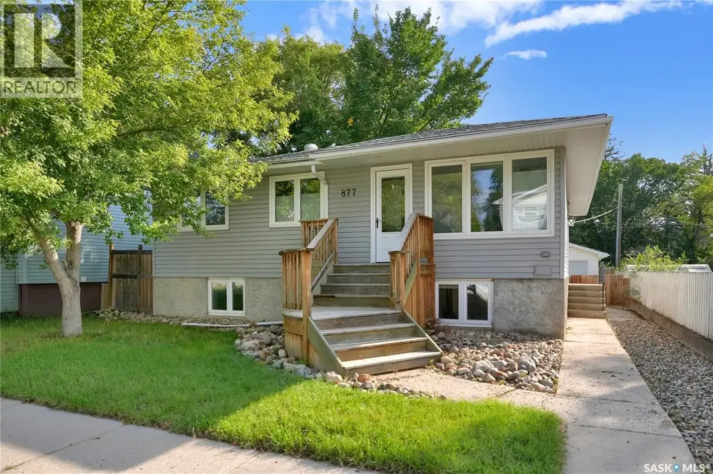 877 Elgin Avenue, Moose Jaw