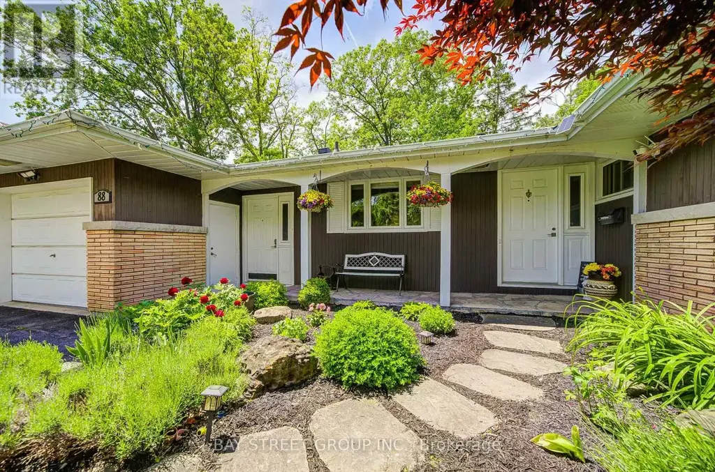88 Marsdale Drive, St. Catharines (Glendale/Glenridge)