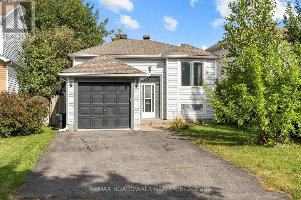 1497 Roberval Avenue, Ottawa