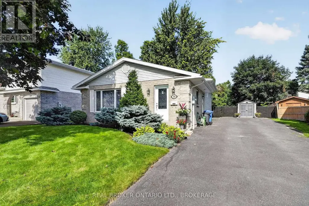 858 Chelsea Crescent, Cornwall