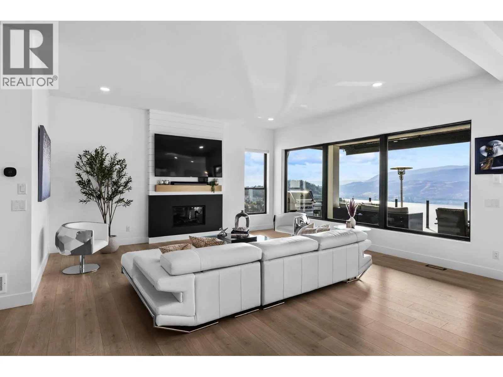 1539 Rocky Point Drive. Kelowna, British Columbia