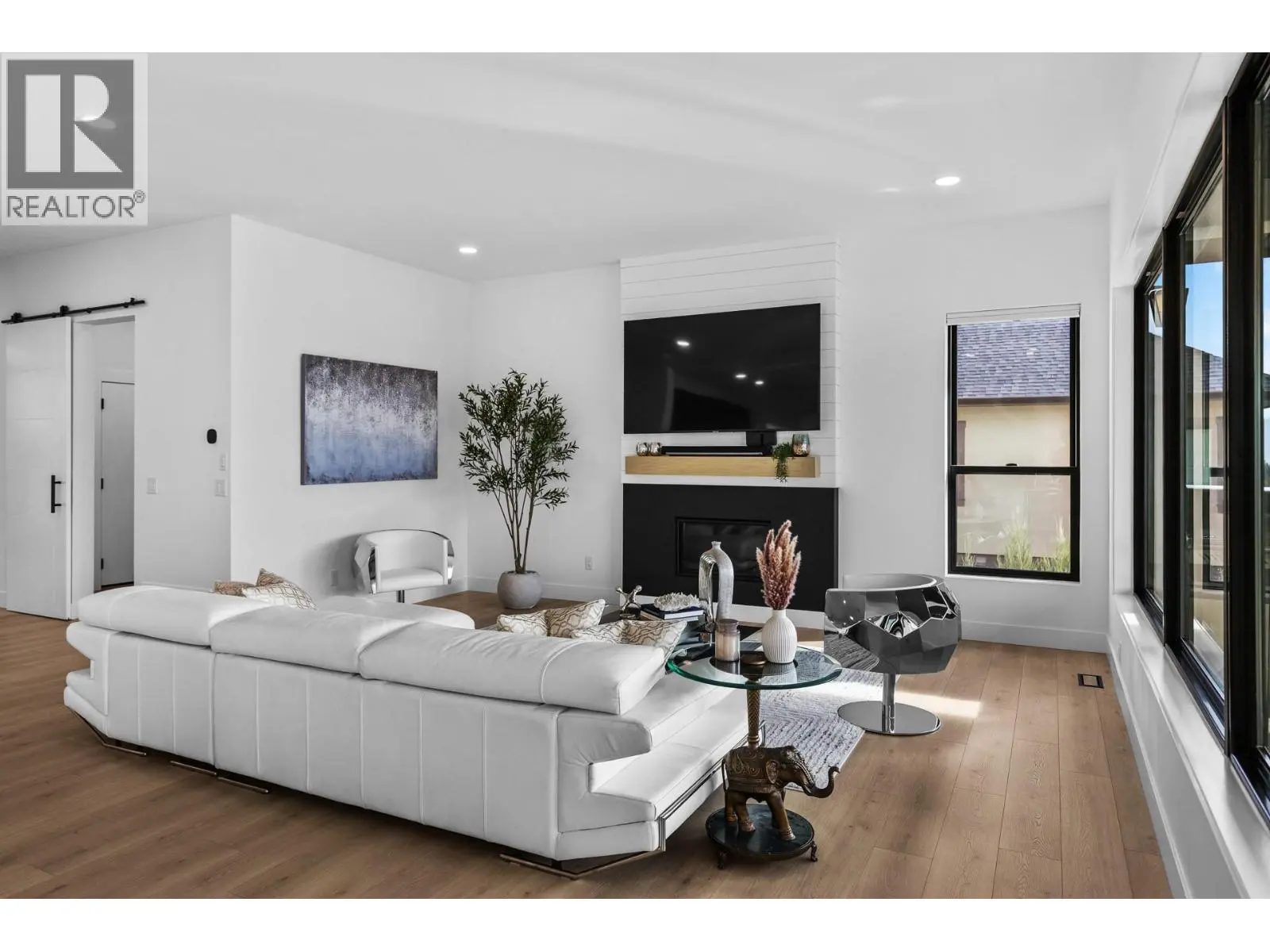 1539 Rocky Point Drive. Kelowna, British Columbia