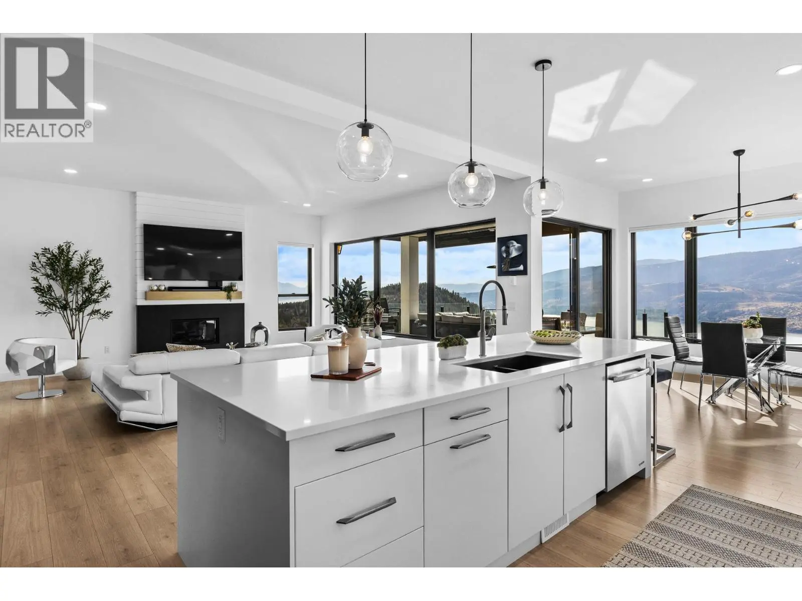 1539 Rocky Point Drive. Kelowna, British Columbia