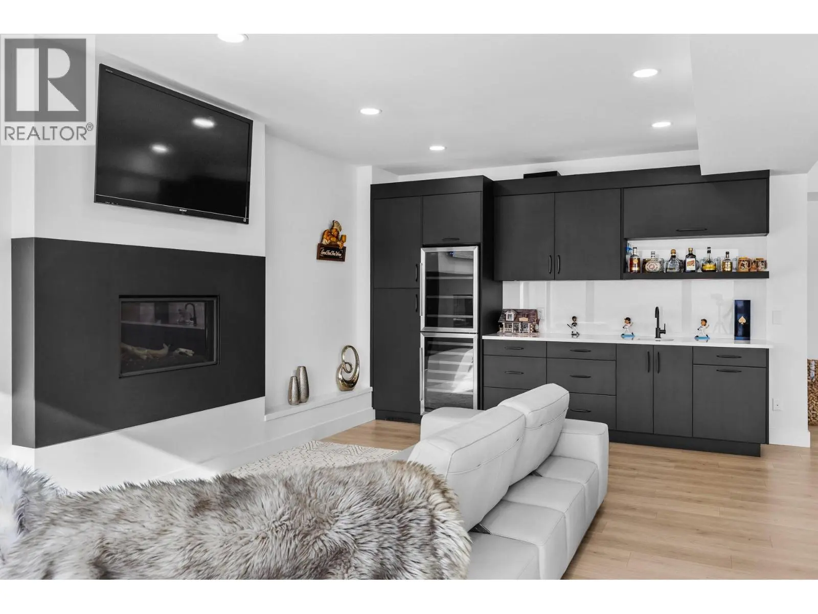 1539 Rocky Point Drive. Kelowna, British Columbia