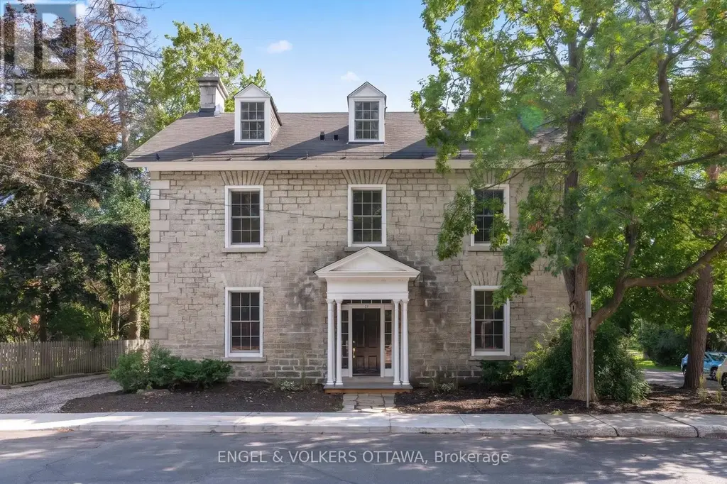 35 Mackay Street, Ottawa