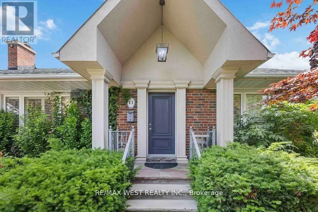 11 Duval Drive, Toronto (Maple Leaf)