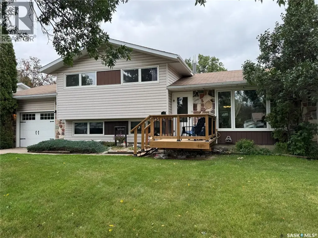 1709 Eaglesham Avenue, Weyburn