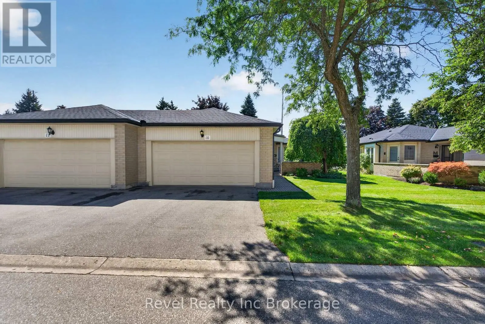 16 - 163 Pine Valley Drive, London South (South N)