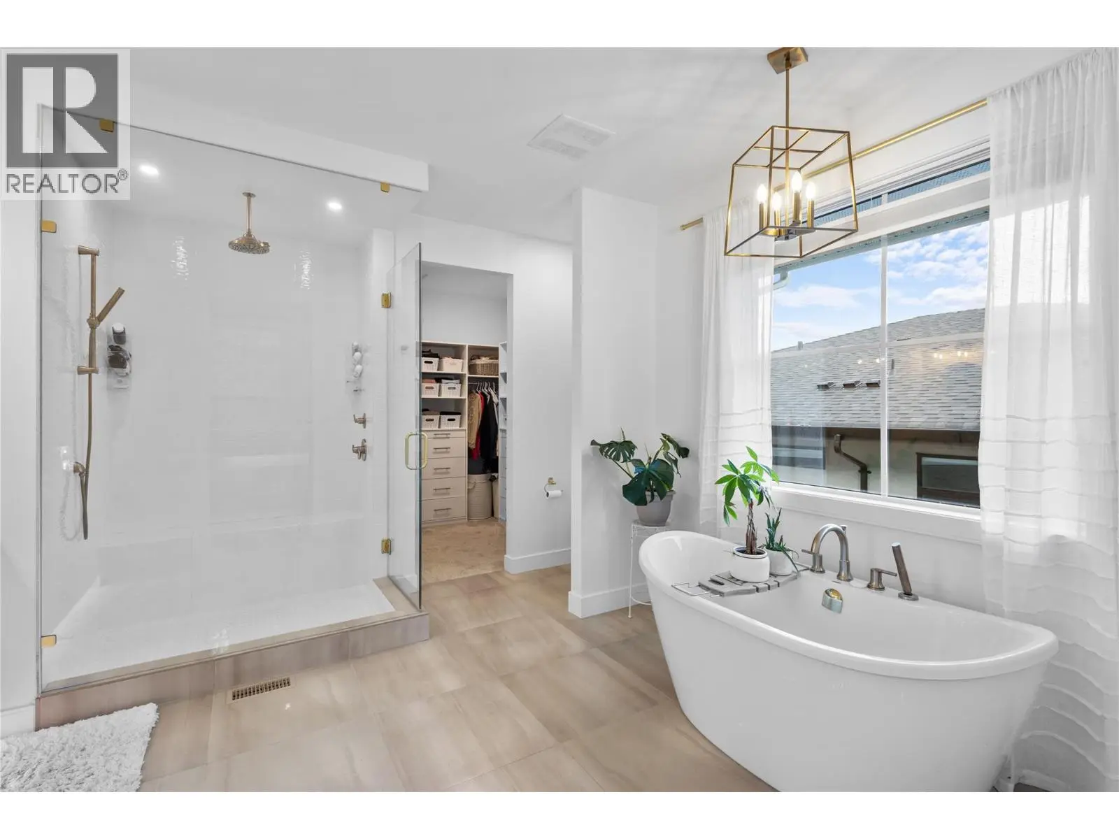 201 Summer Wood Drive. Kelowna, British Columbia