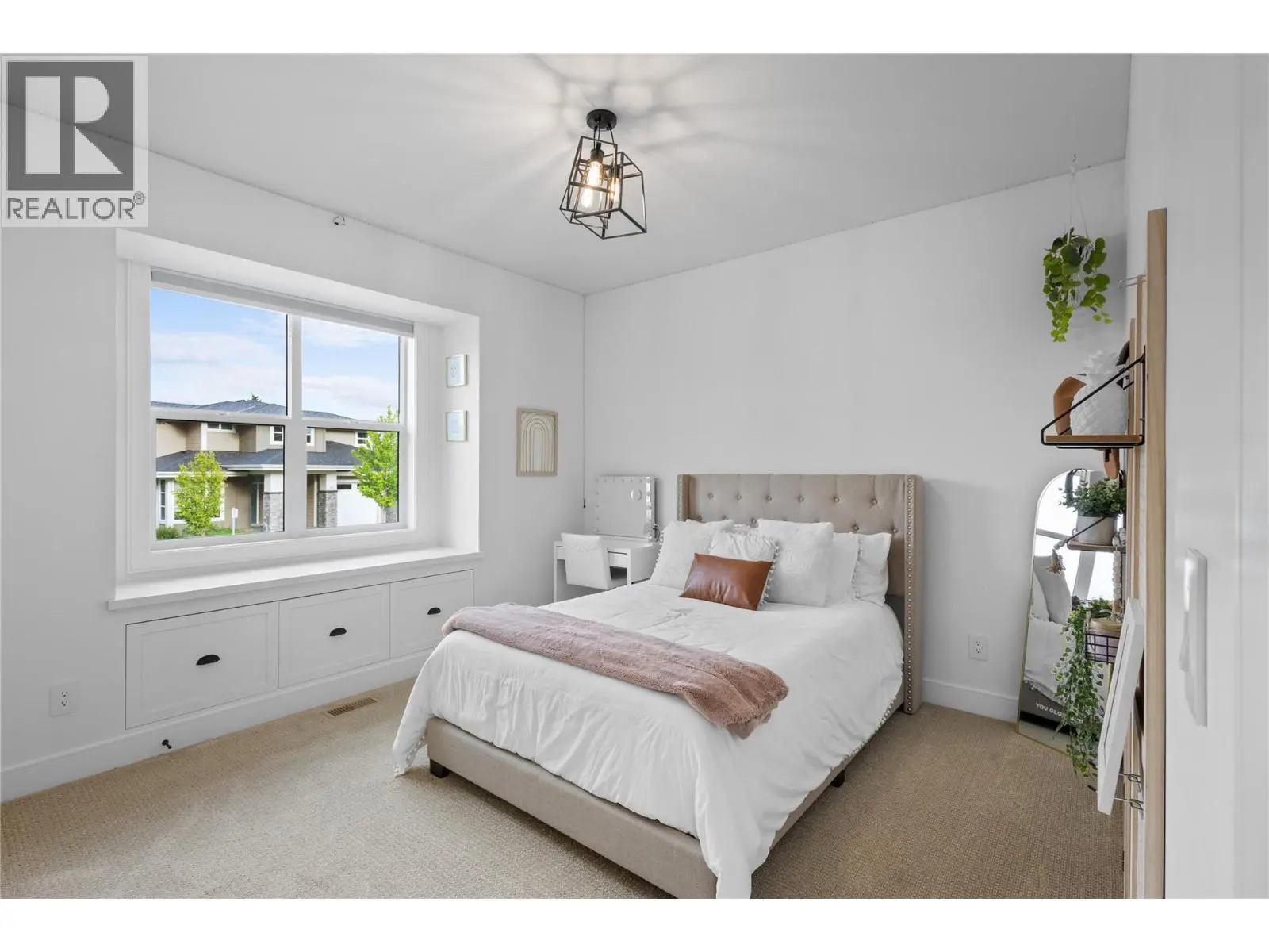 201 Summer Wood Drive. Kelowna, British Columbia