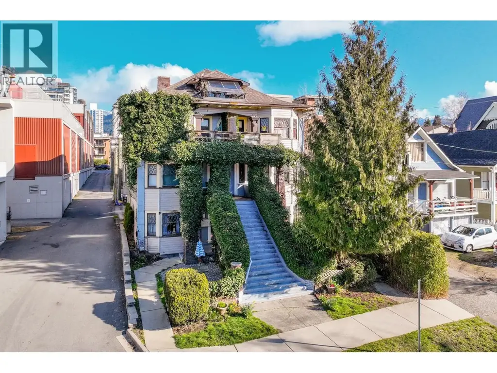 160 E 10th Street, North Vancouver