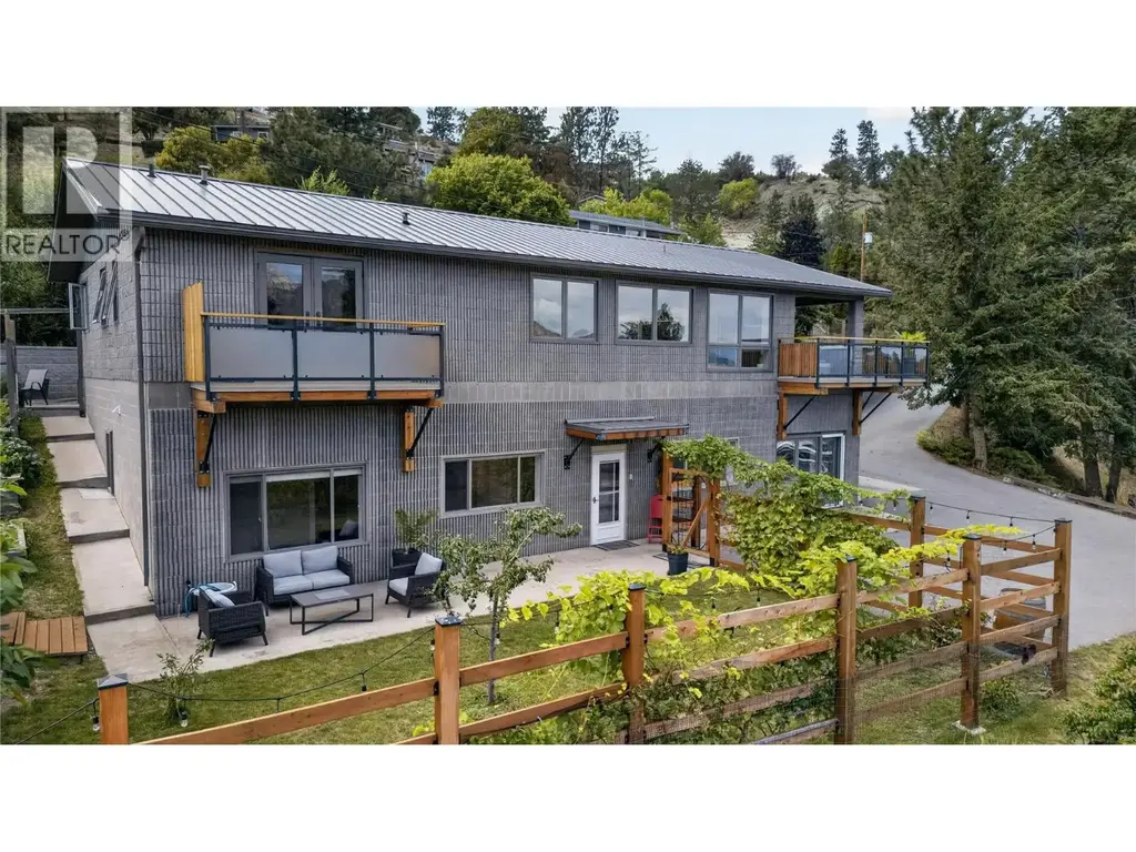 241 Oak Avenue, Kaleden