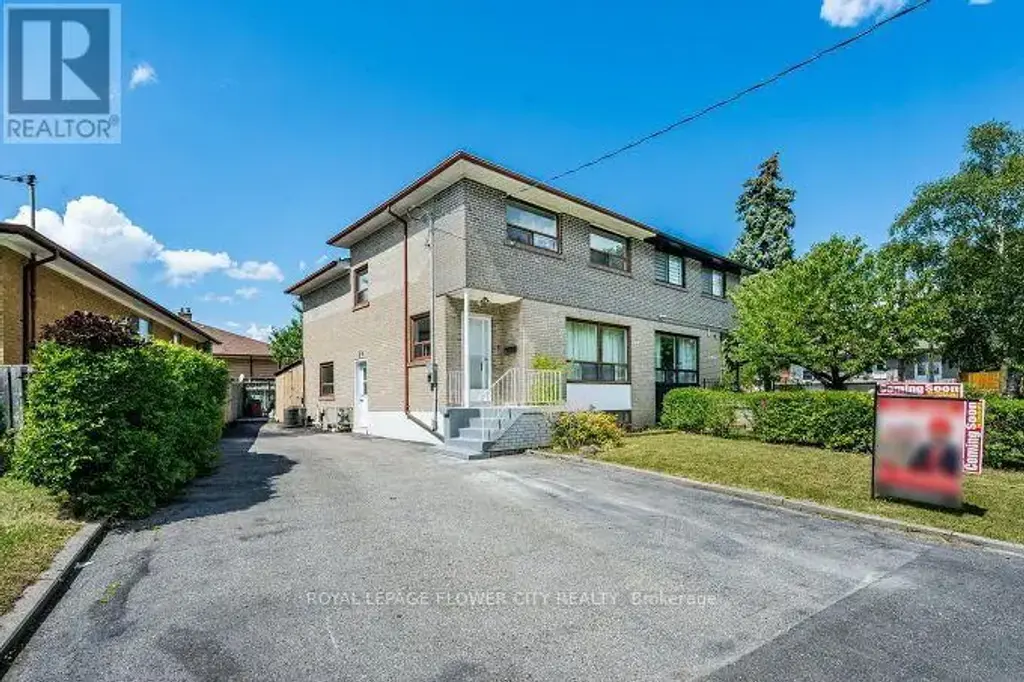 3 Clayhall Crescent, Toronto (York University Heights)