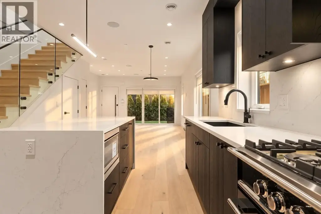 1 2539 Grant Street, Vancouver