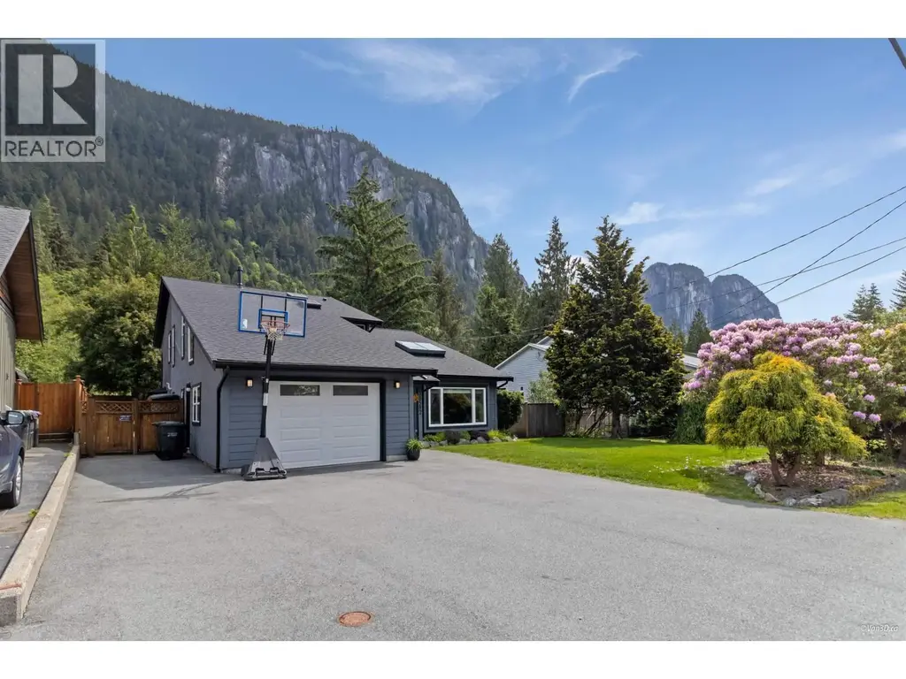 38582 Westway Avenue, Squamish