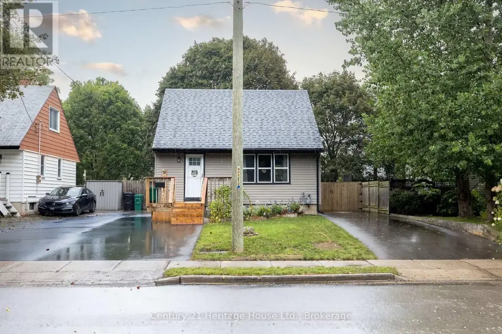 102 Stewart Avenue, Cambridge