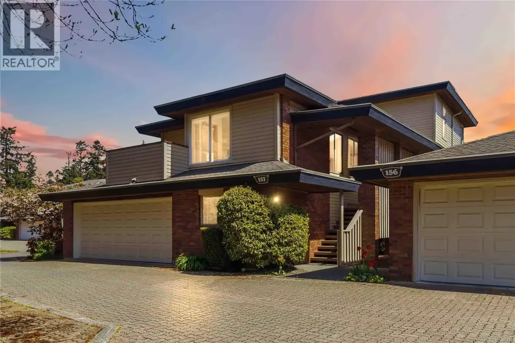 157 2345 Cedar Hill Cross Rd, Oak Bay