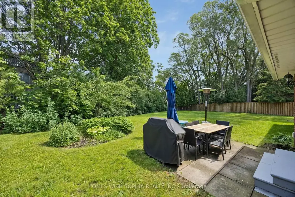 34 Rustywood Drive, Toronto (Parkwoods-Donalda)
