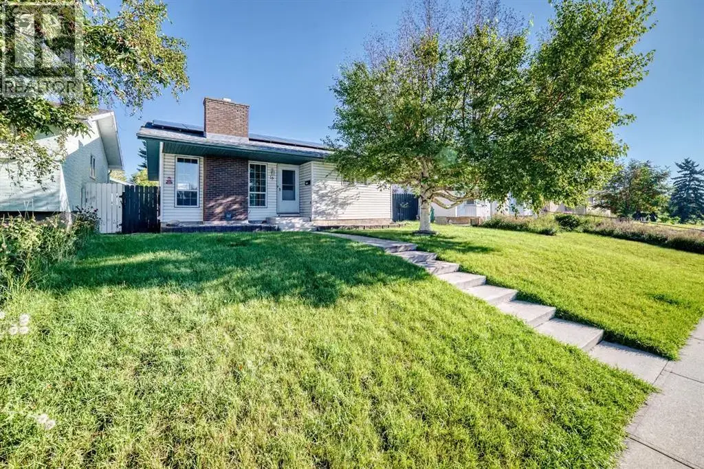 16 Dovely Way Se, Calgary