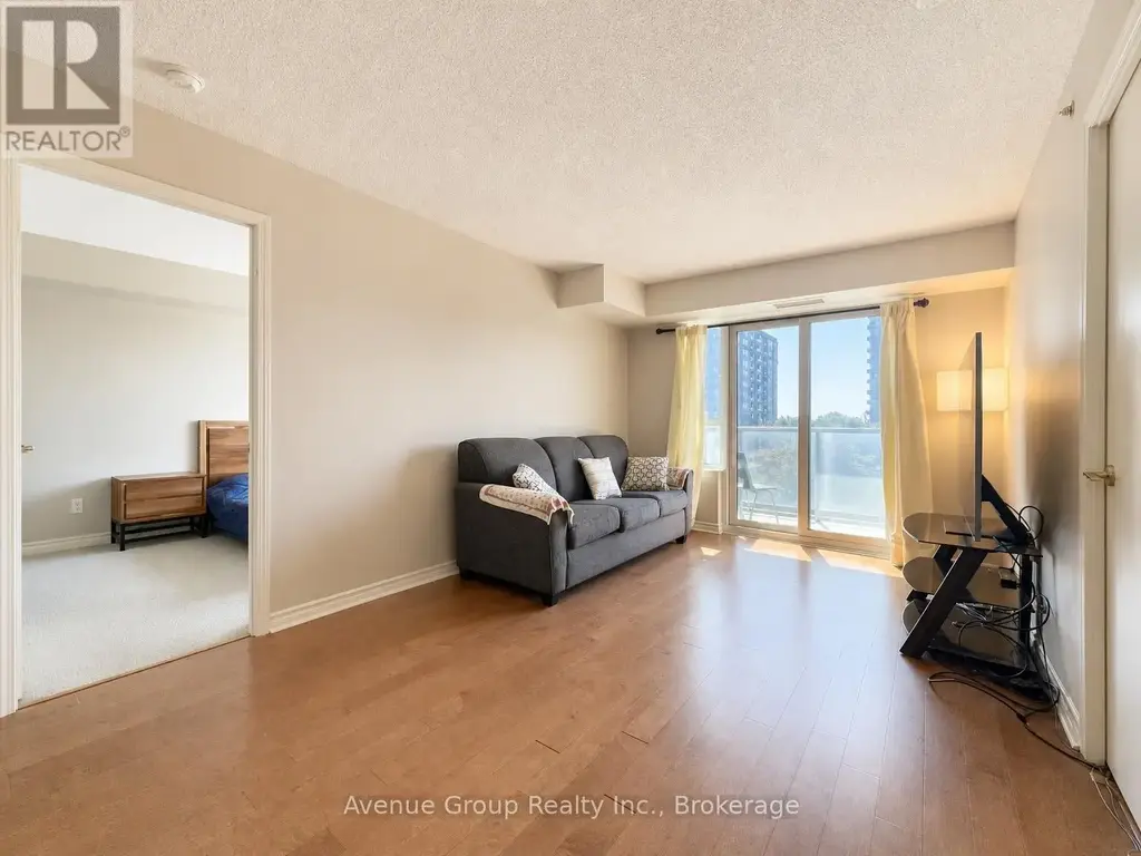 527 - 35 Saranac Boulevard, Toronto (Englemount-Lawrence)