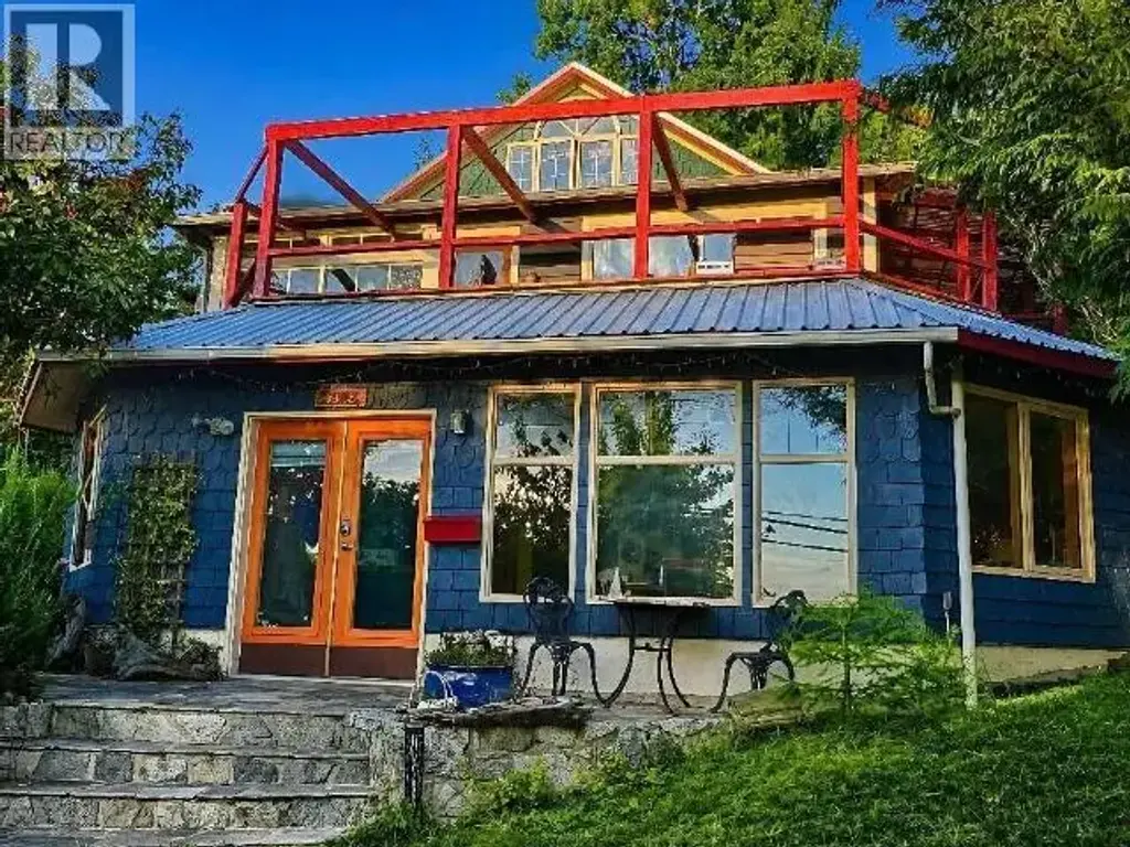 4598 Marine Ave, Powell River