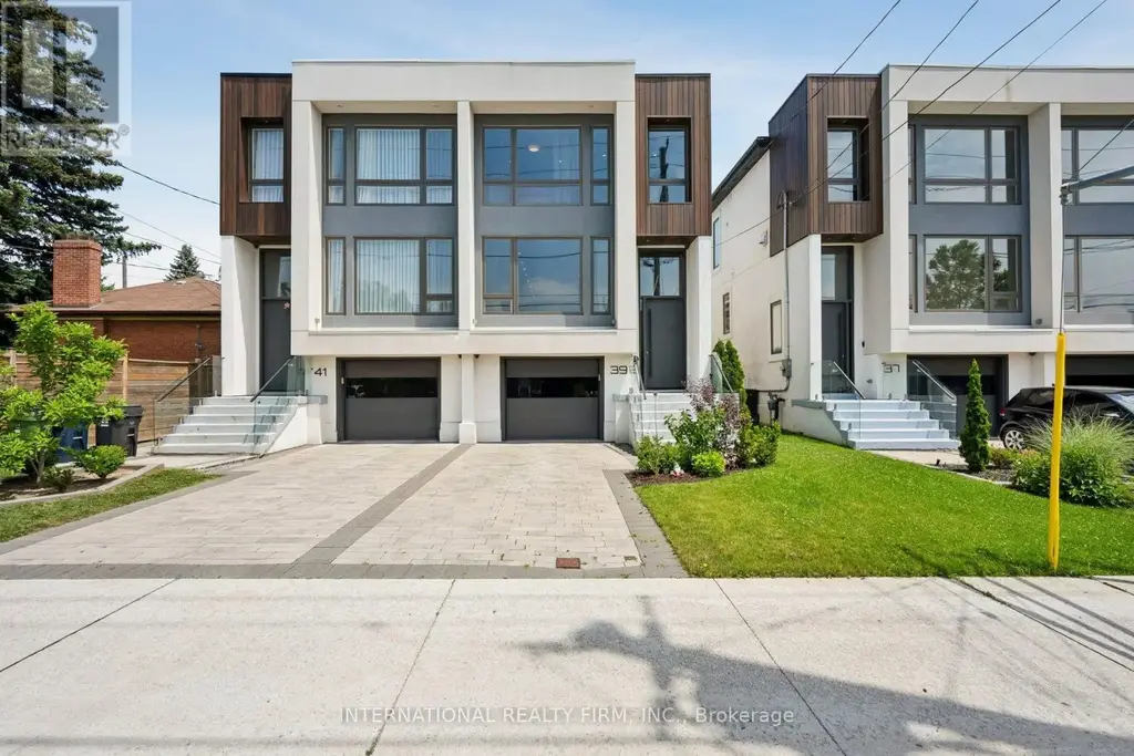 39 Wilmington Avenue, Toronto (Bathurst Manor)