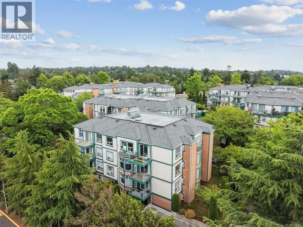 112 894 Vernon Ave, Saanich