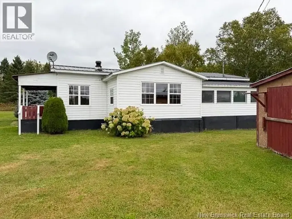 403 Route 390, Rowena